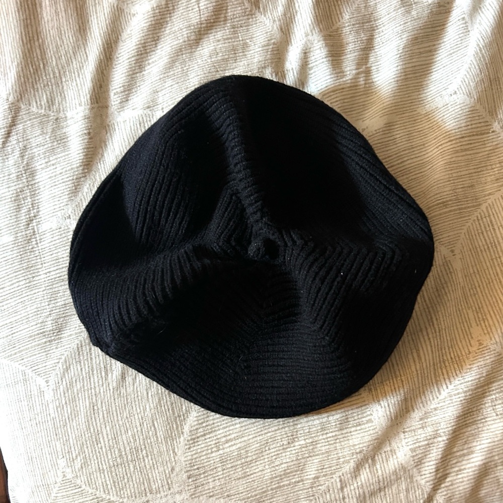 Black Ribbed Knit Beret Hat